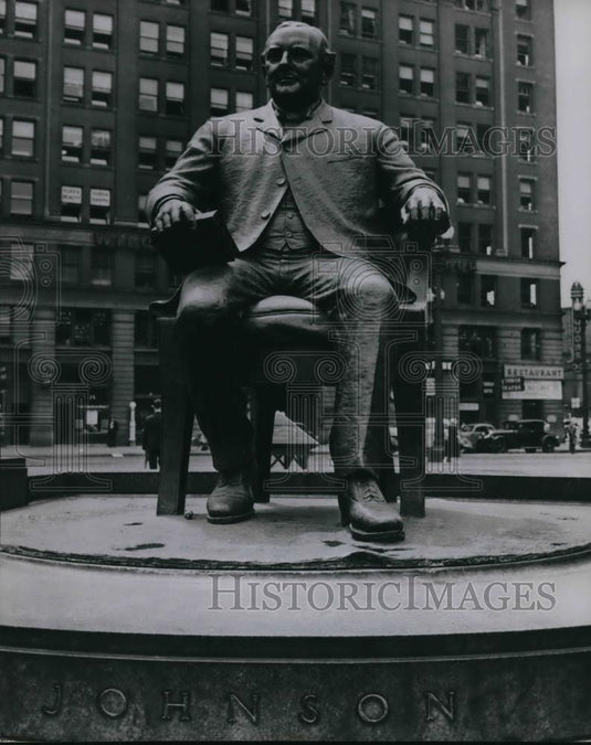 Press Photo Tom L. Johnson at Northwest block of Public Square - cva21482 - Historic Images