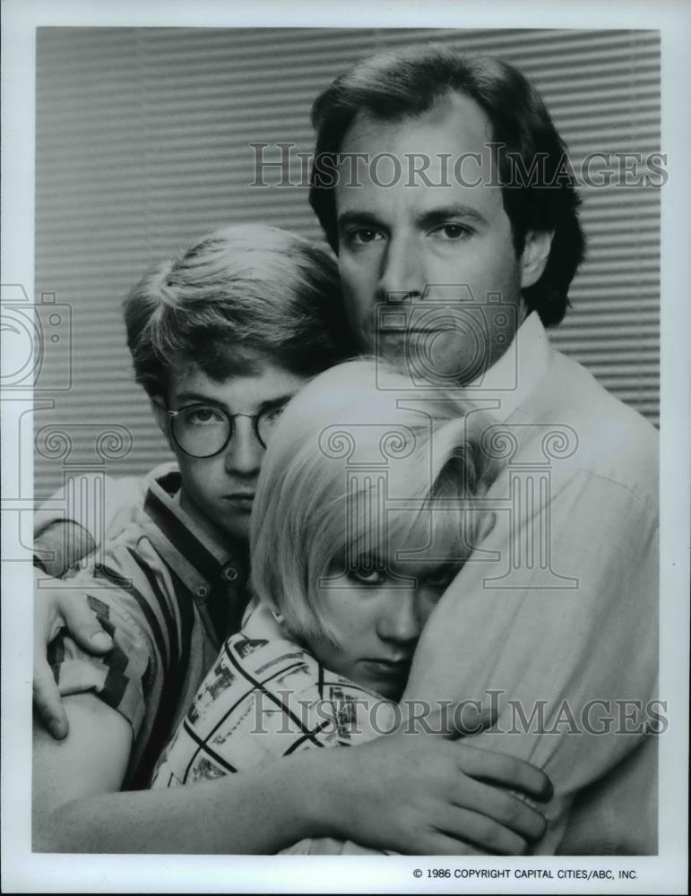 1986 Press Photo Robert Desiderio, Christina Applegate in Heart of the City - Historic Images