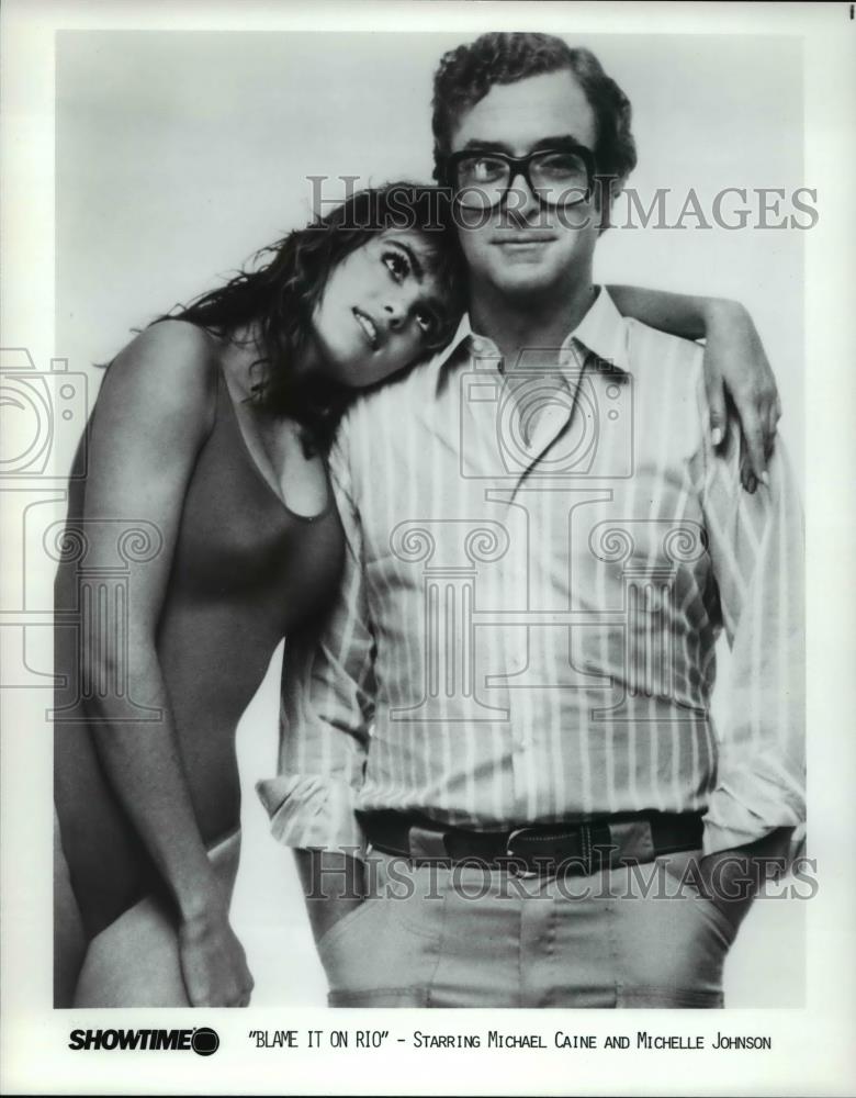 1985 Press Photo Michael Caine and Michelle Johnson in "Blame It On Rio" - Historic Images