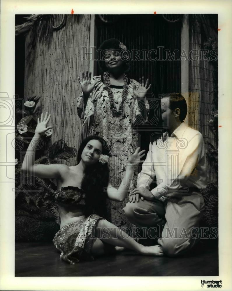 1982 Press Photo Debbie Alrecht, Dorothy McIntyre & James Strand - cvp59534 - Historic Images