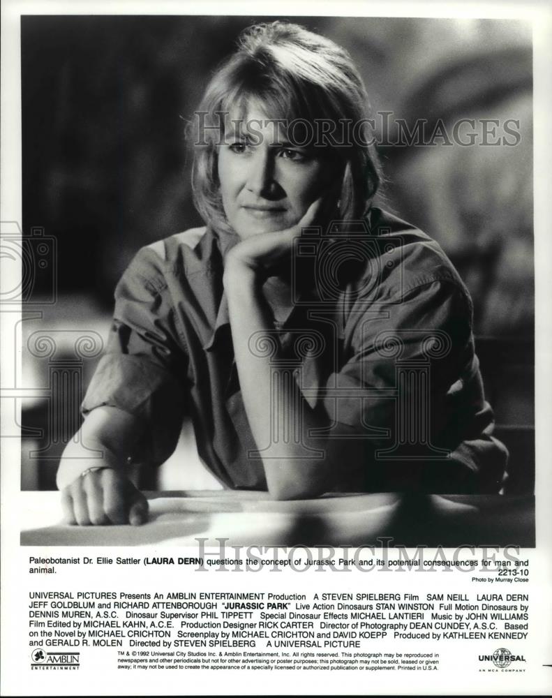 1993 Press Photo Laura Dern in a scene in Jurassic Park - cvp59223 - Historic Images