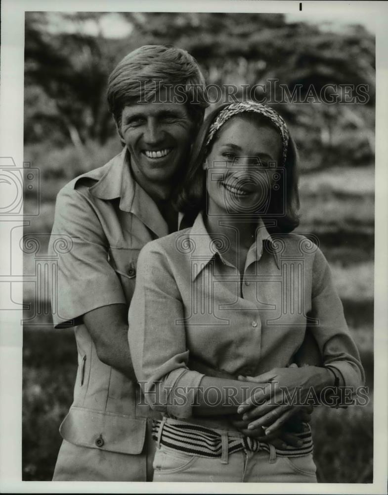 Press Photo Gary Collins and Diana Muldaur in Born Free - cvp59837 - Historic Images