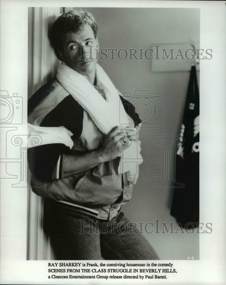 1990 Press Photo Ray Sharkey in Scenes From The Class Struggle In Beverly Hills - Historic Images