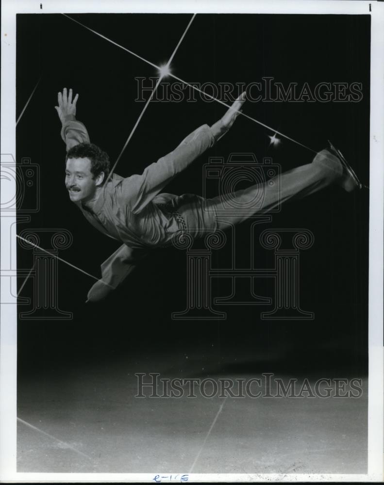 1983 Press Photo Charlie Tickner Butterfly Jump at Ice Capades "Dream World" - Historic Images