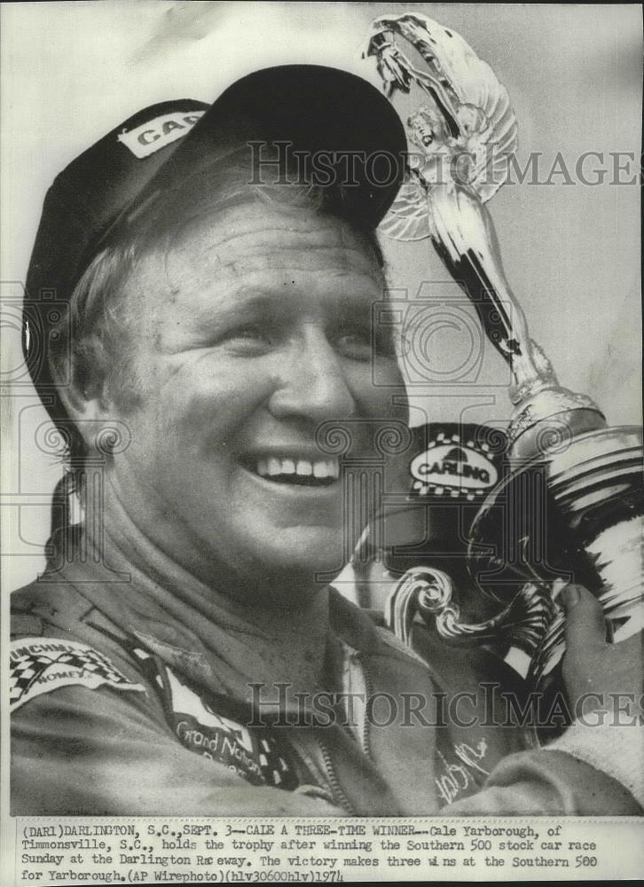 1974 Press Photo Cale Yarborough won Southern 500 stock car race - Historic Images