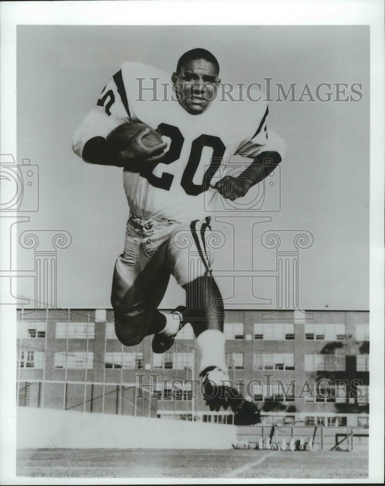 1965 Press Photo Mike Garnett Heisman trophy award - Historic Images