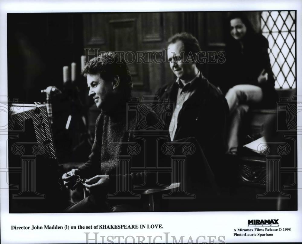 1998 Press Photo Director John Madden on the set of Shakespeare in Love - Historic Images