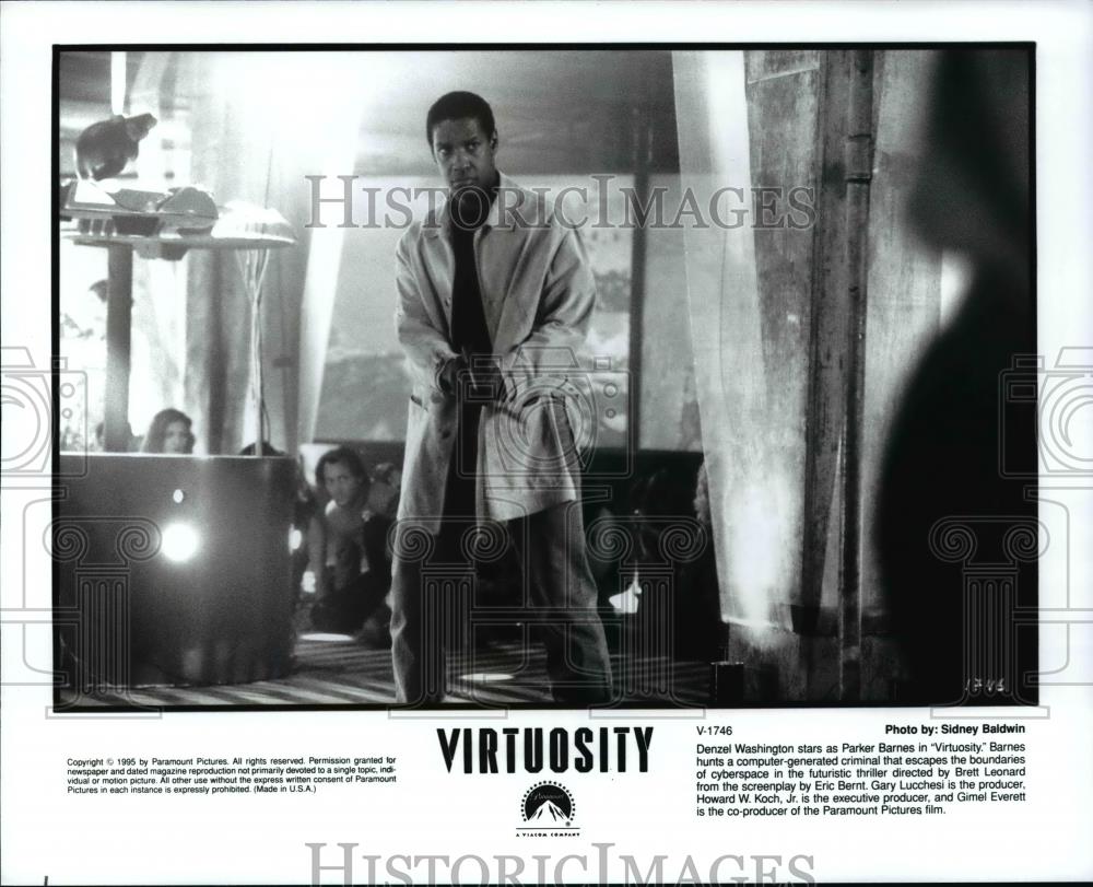 1995 Press Photo Denzel Washington in film, &quot;Virtuosity&quot; - cvb15355 - Historic Images