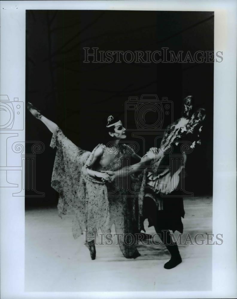 1989 Press Photo Titania and Bottom in &quot;A Midsummer Night&#39;s Dream&quot; - cvb15363 - Historic Images