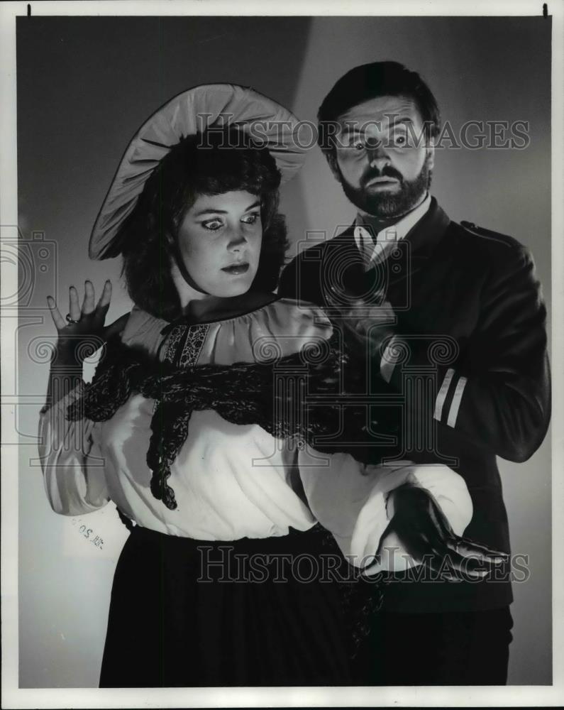 1982 Press Photo Susan Henderson and Don Thomas in Musical, &quot;H.M.S. Pinafore&quot;. - Historic Images