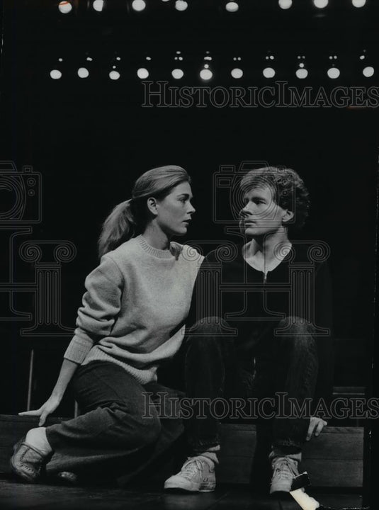 1976 Press Photo Roxanne Hart and Keith McDermott in production of "Equus" - Historic Images
