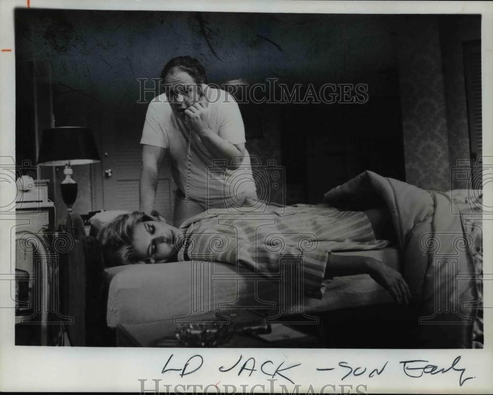 1976 Press Photo Jack Weston and Leslie Easterbrook in California Suite - Historic Images