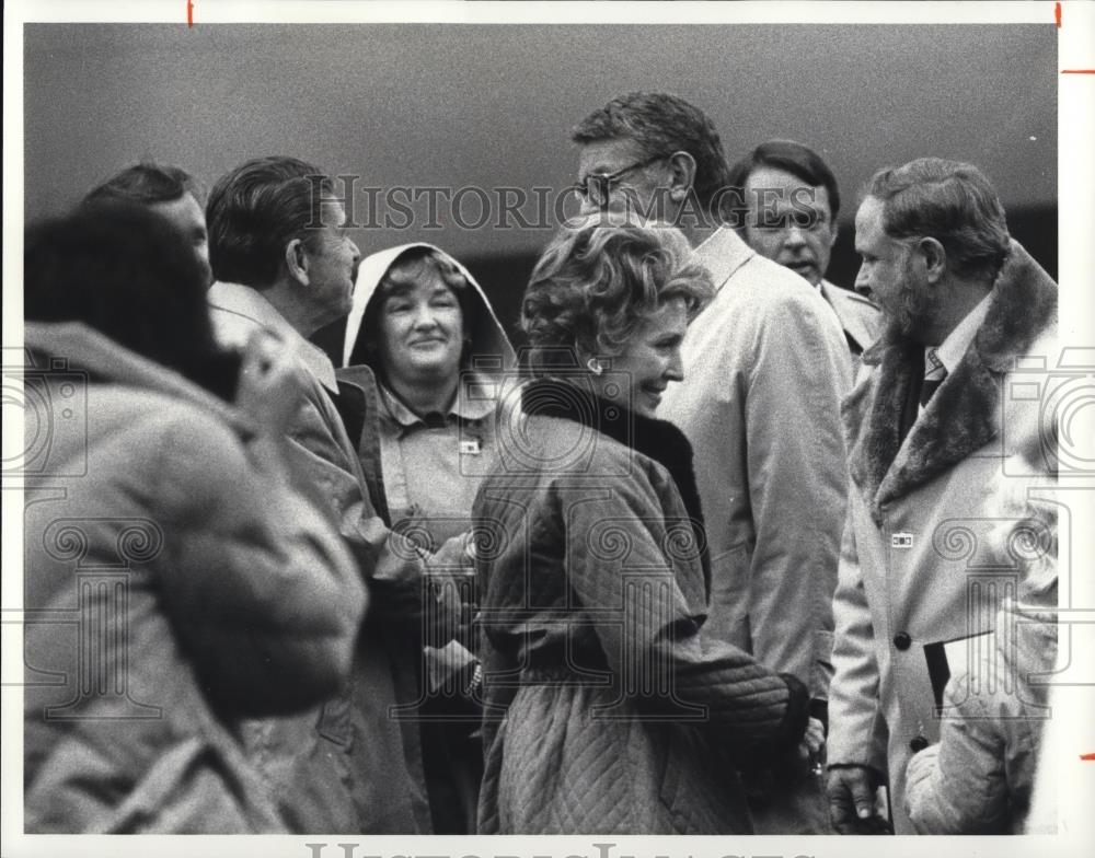 1980 Press Photo Ronald and Nancy Reagan arrive at Hopkins airport - cva36312 - Historic Images