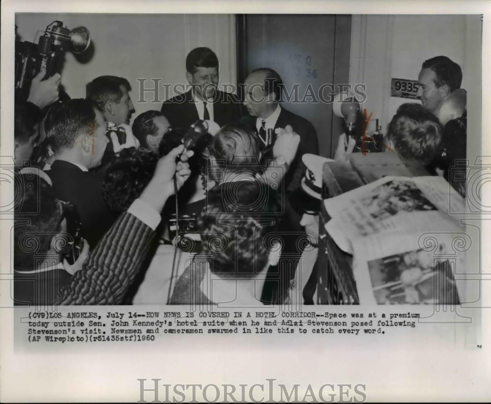 1960 Press Photo Sen. John F.Kennedy and Adlai Stevenson with newsman. - Historic Images