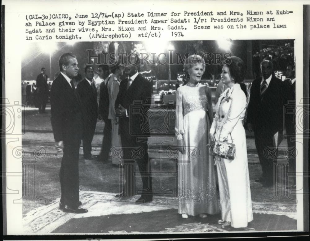 1974 Press Photo Pres. and Mrs. Nixon at Kubbah Palace at Cairo, Egypt. - Historic Images