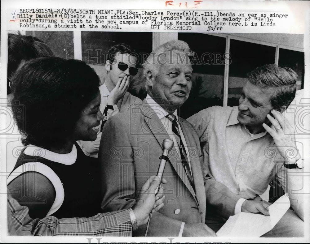 1968 Press Photo Sen. Percy enjoys the musical talent of Billy Daniels. - Historic Images