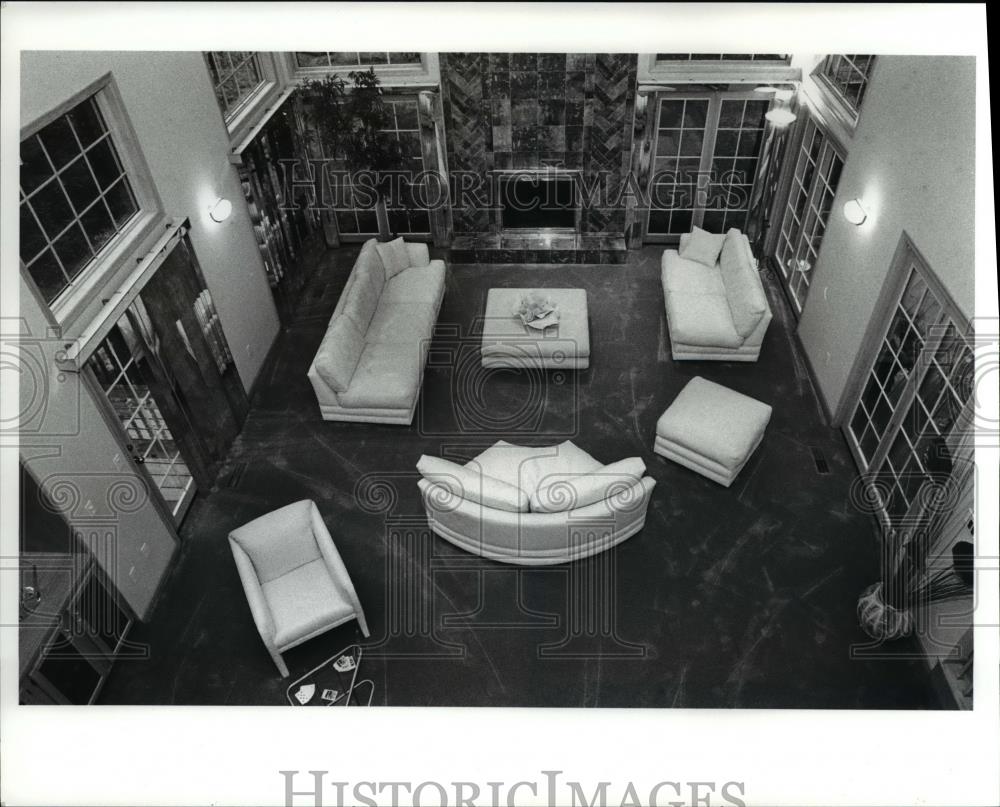 1989 Press Photo Living room of Dr. Westlake - cva66848 - Historic Images