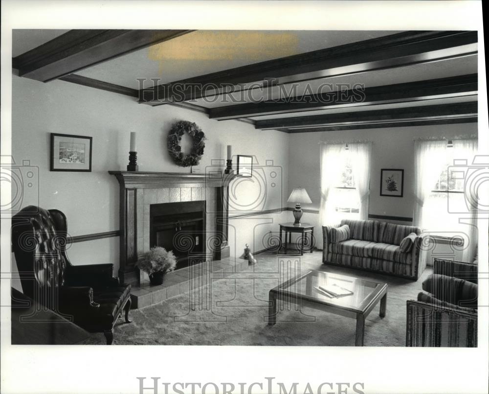 1987 Press Photo The Wellington Model living room - cva66849 - Historic Images