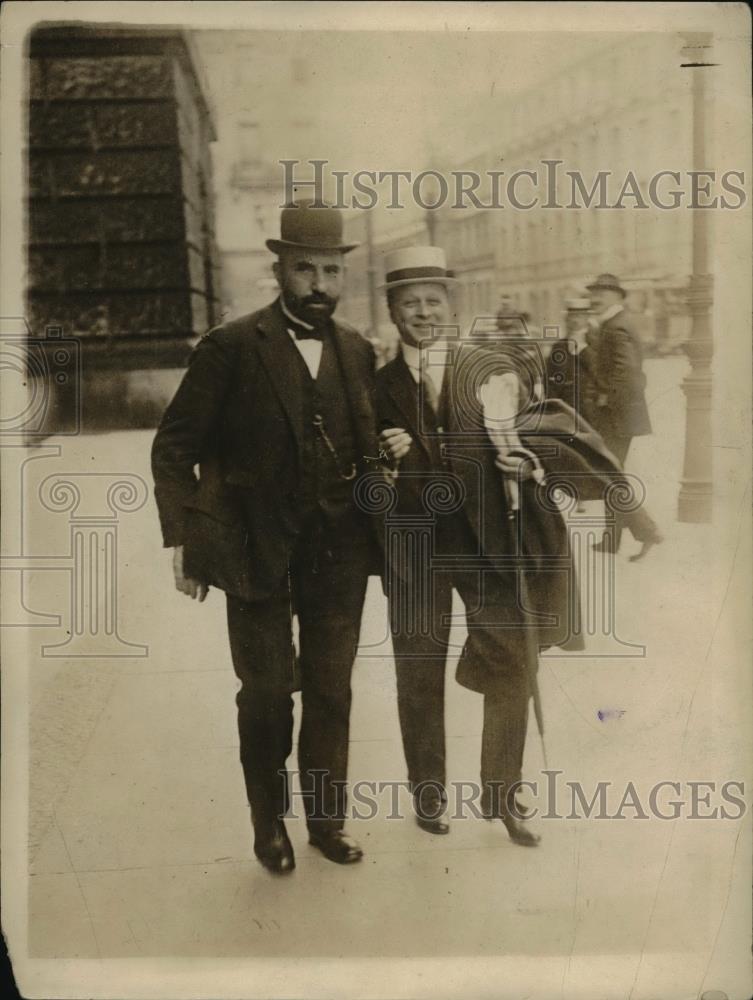 1922 Press Photo Hugo Stevens with - nec62562 - Historic Images