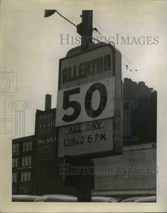 1943 Press Photo Parkway Sign at E 6th & Hamilton - nee40412 - Historic Images