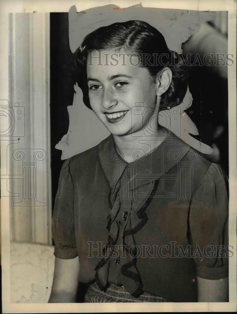1936 Press Photo Martha Vichnes, Took Father's Bonus to Meet Clark Gable - Historic Images