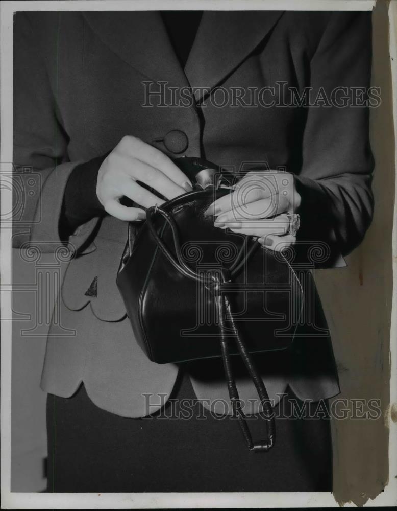 1947 Press Photo Purse - nef41752 - Historic Images