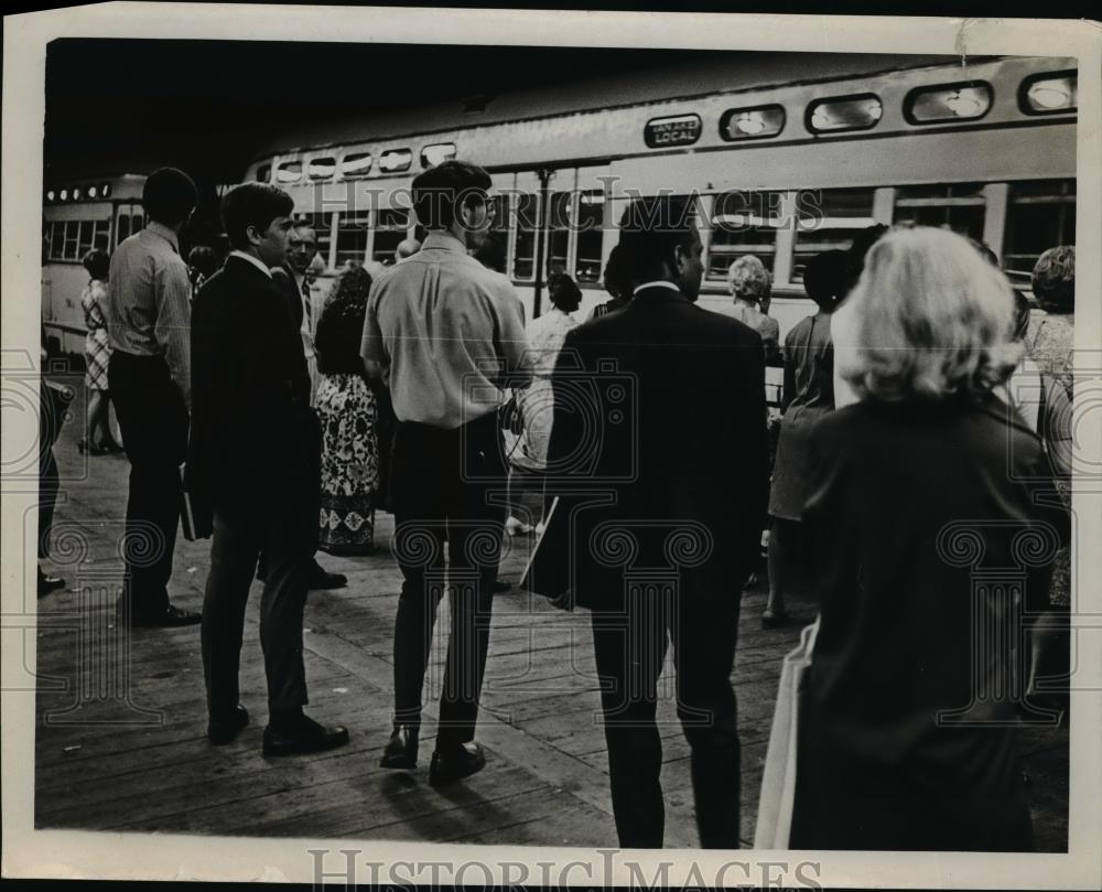 1970 Press Photo People Waiting for Train - nef45057 - Historic Images