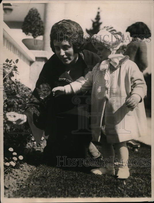1922 Press Photo William Gibbs McAdoo and Mary Faith in their Calif Home - Historic Images