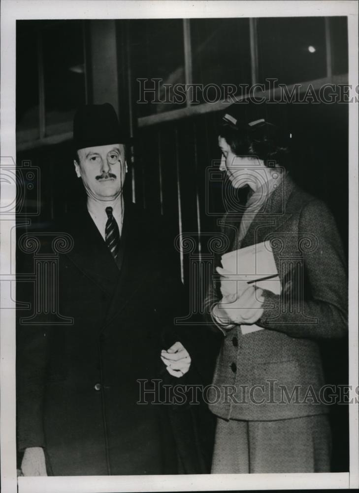 1938 Press Photo Charles M. Palairet &amp; Wife at Victoria Station, London, England - Historic Images