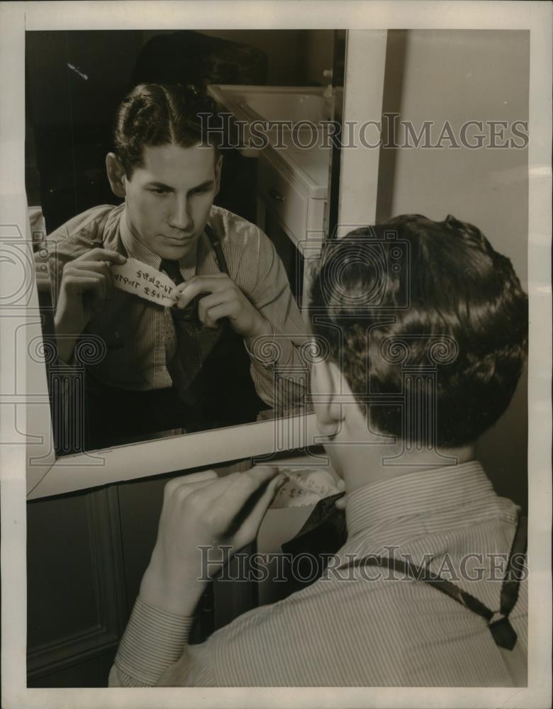 1939 Press Photo Lining of a Cravat Has Code Message Inscribed on it. - Historic Images