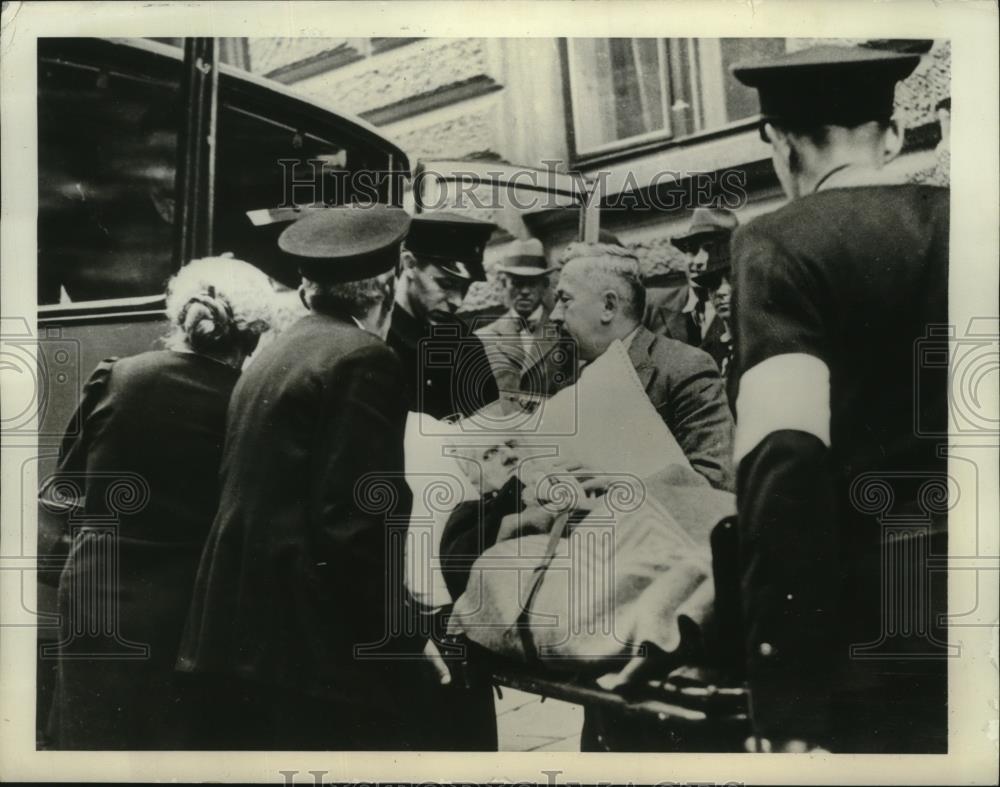1938 Press Photo Elderly Bedridden Woman Taken to Vote in Czech Election - Historic Images