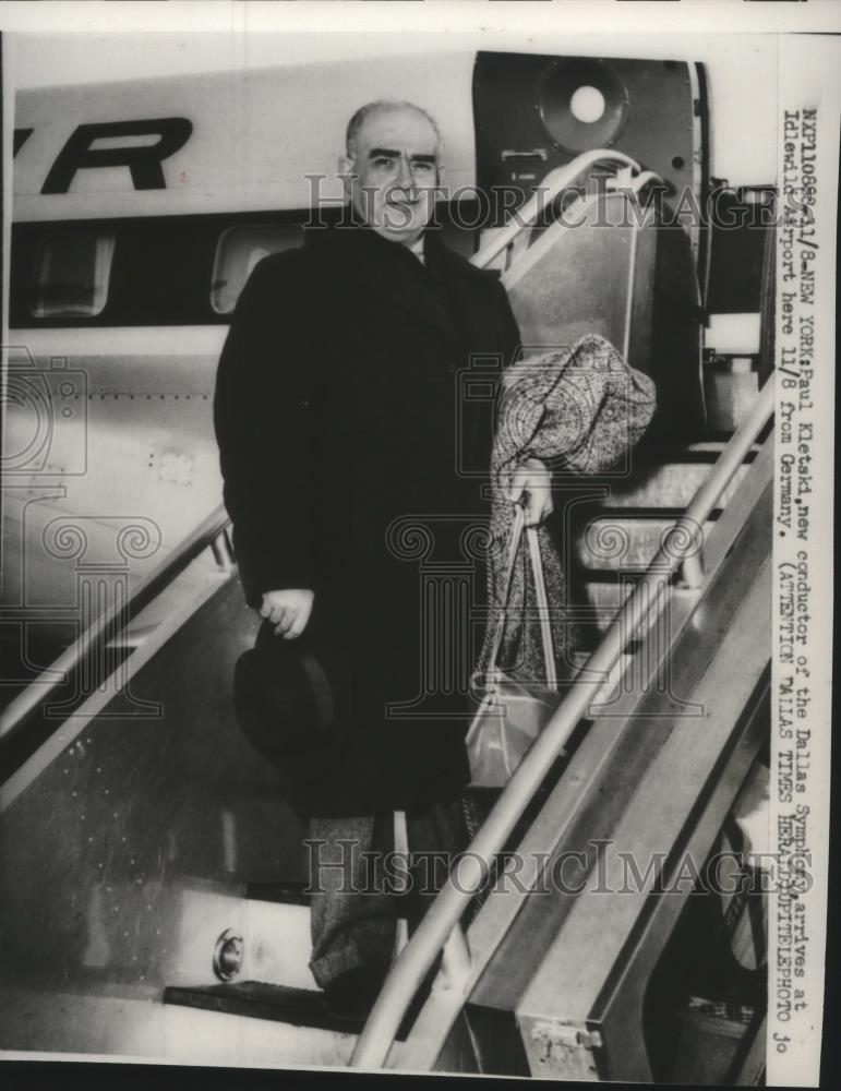 1958 Press Photo Conductor Paul Kletski Arrives at Idlewild Airport, New York - Historic Images