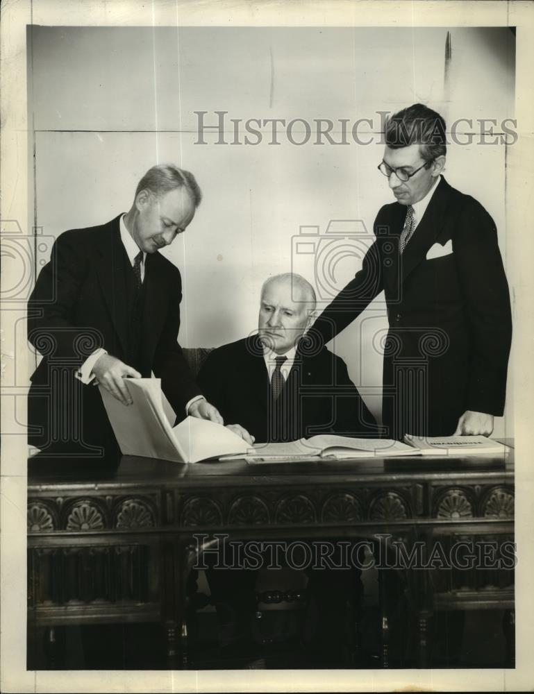 1934 Press Photo Dr. Walter Damrosch w Assistants Ernest LaPrade, Frank Black - Historic Images