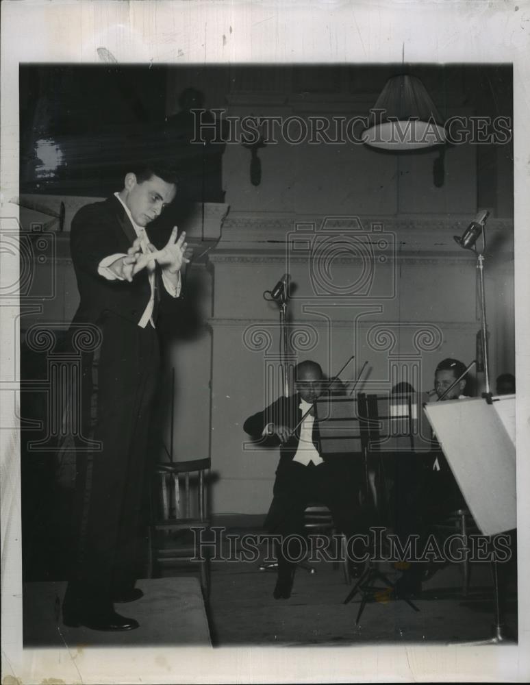 1954 Press Photo Loren Maazel leads the Scarlatti Symphony Orchestra - Historic Images