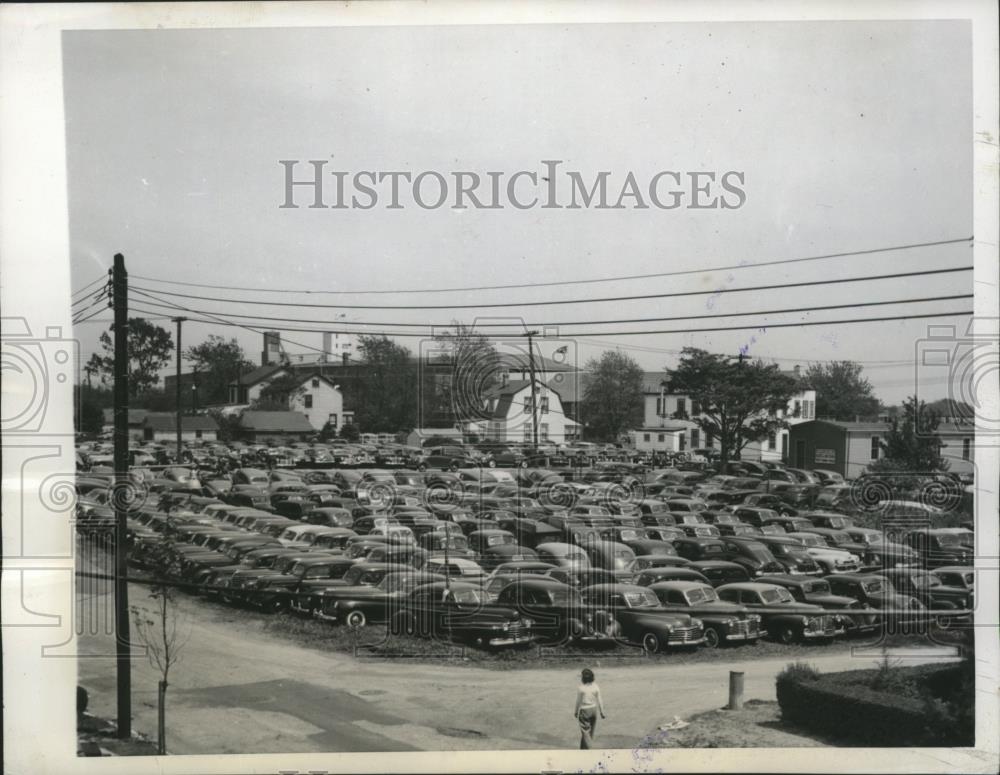 1945 Press Photo Cars parked away from vicinity of Jamaica Race Track - Historic Images