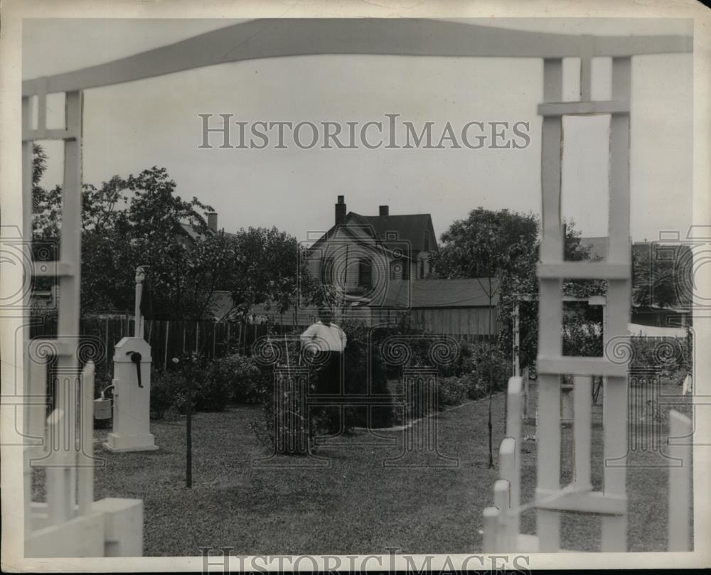 1932 Press Photo Joseph Marx standing in garden at 3780 E. 53rd St. - neo00166 - Historic Images