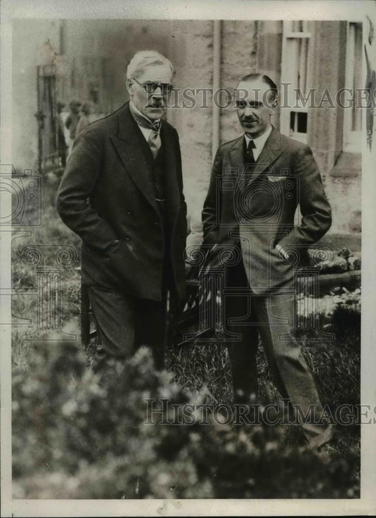 1932 Press Photo Premier Ramsay MacDonald & occulist at Lossimouth Scotland - Historic Images