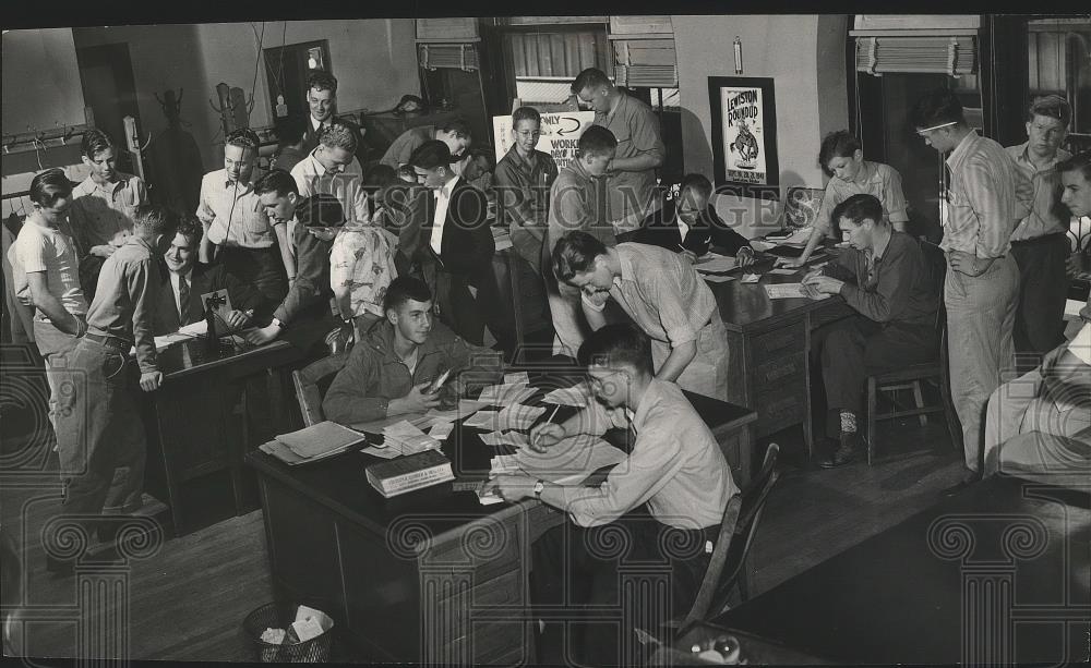 1941 Press Photo SR Circulation Department - spx12418 - Historic Images