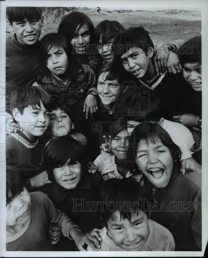 Press Photo Tom Courtenay & Ahousat  on set of I Heard The Owl Call My Name - Historic Images