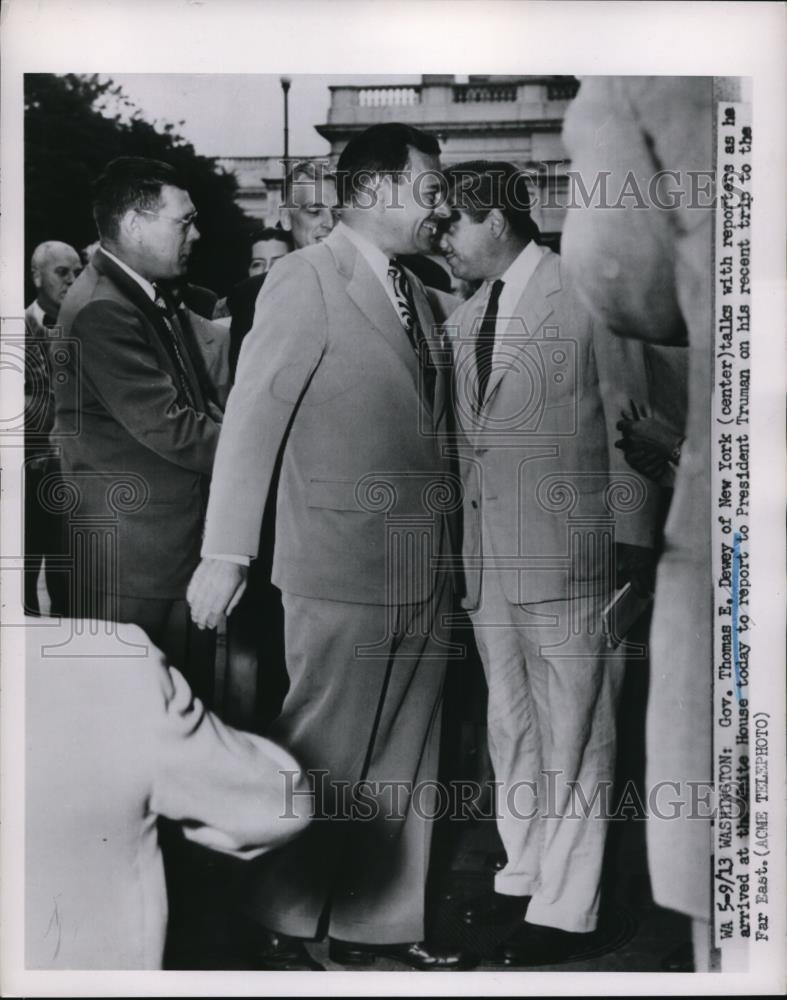 1951 Press Photo Governor Thomas E. Dewey talks with reporters - nef52378 - Historic Images