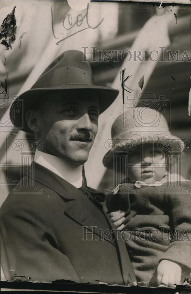 1918 Press Photo Willys Peck and little daughter - nef52544 - Historic Images