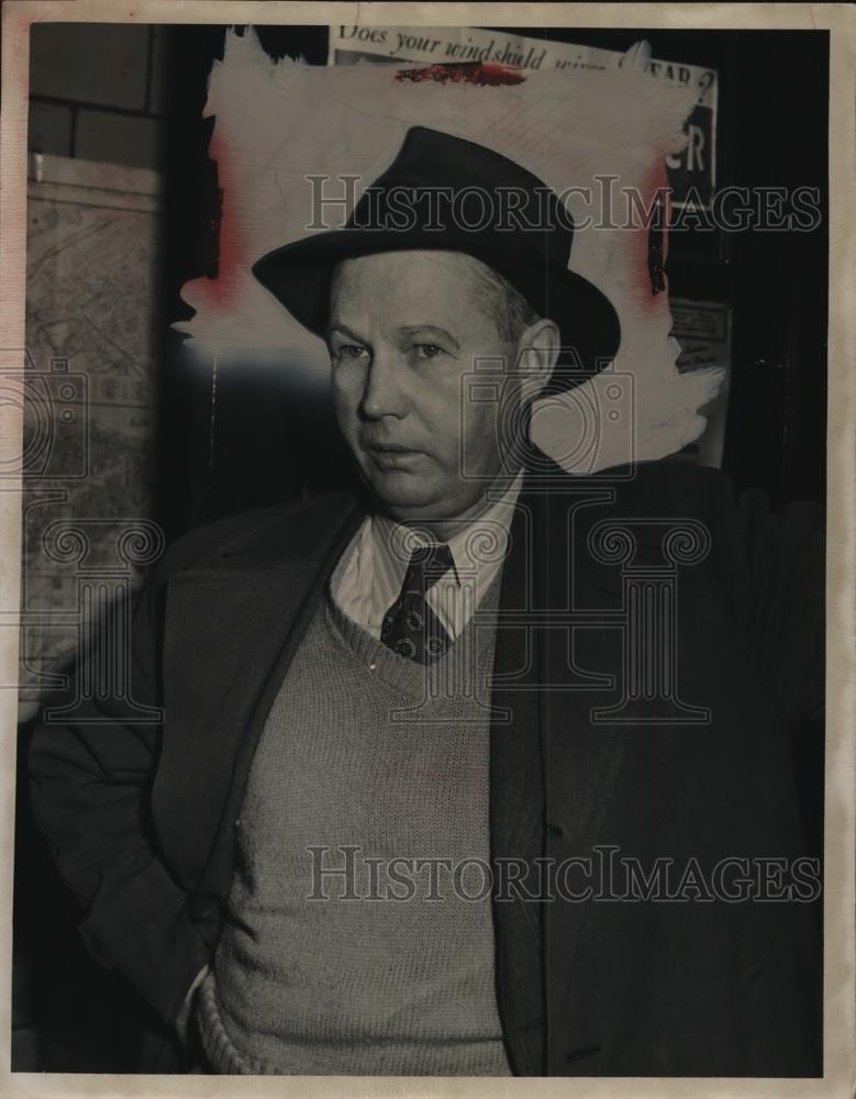 Press Photo Thomas Conroy Collector for Pocohantas Oil Co Lost $8400 in Cash - Historic Images