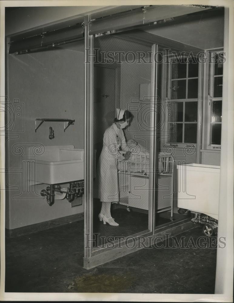 1939 Press Photo UV Ray Glass Shielded Cubicles at Cradle Nursery, Evanston, IL - Historic Images