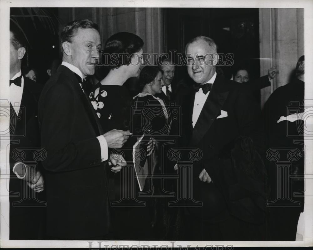 1935 Press Photo Raymond Moley, Eleanor Barry, Lytel Hull at Butlers Ball NY - Historic Images