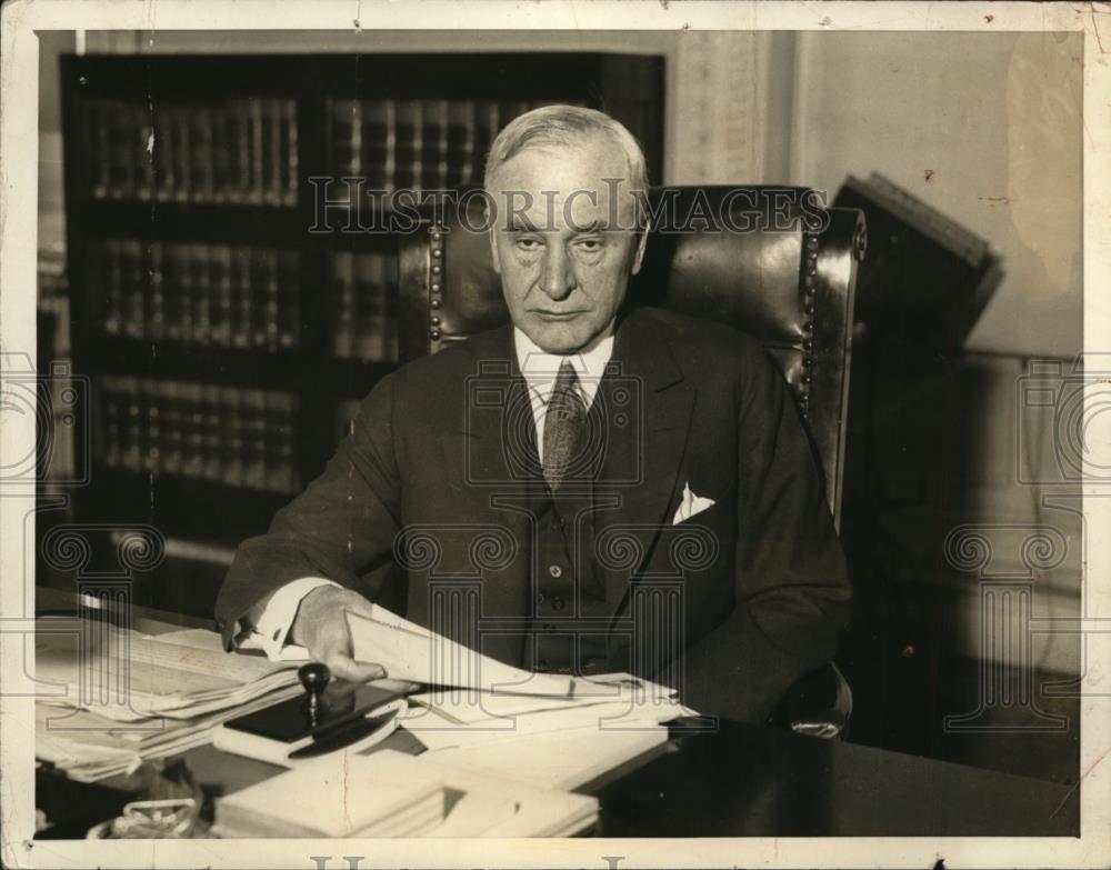 1933 Press Photo Secretary of State Cordell Hull at his office in DC - nep00755 - Historic Images