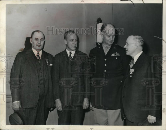 1943 Press Photo George Meany Secretary Treasurer of AFL, Maj Gen S Miles - Historic Images