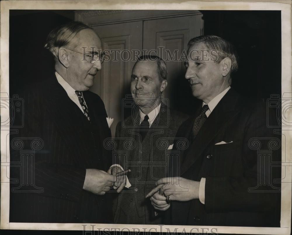 1947 Press Photo MI Senator Arthur Vandenberg, Edwin Wilson,Lincln MacVeagh - Historic Images