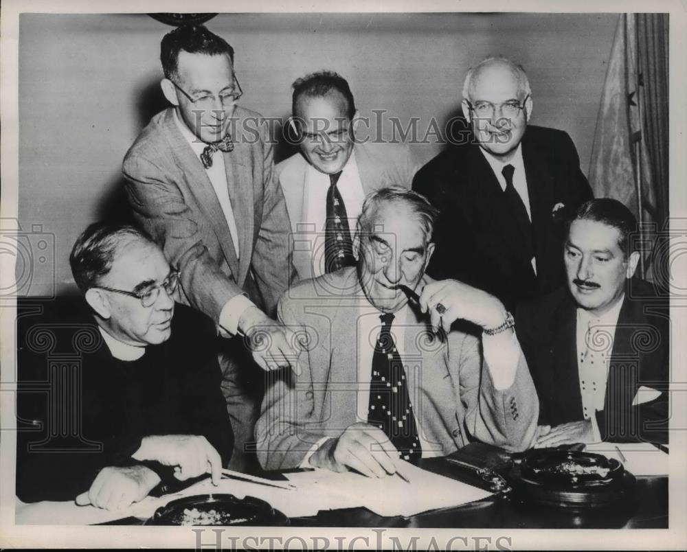 1953 Press Photo AEC labor dispute panel Rev Leo Brown, Cyrus Ching - nep01801 - Historic Images