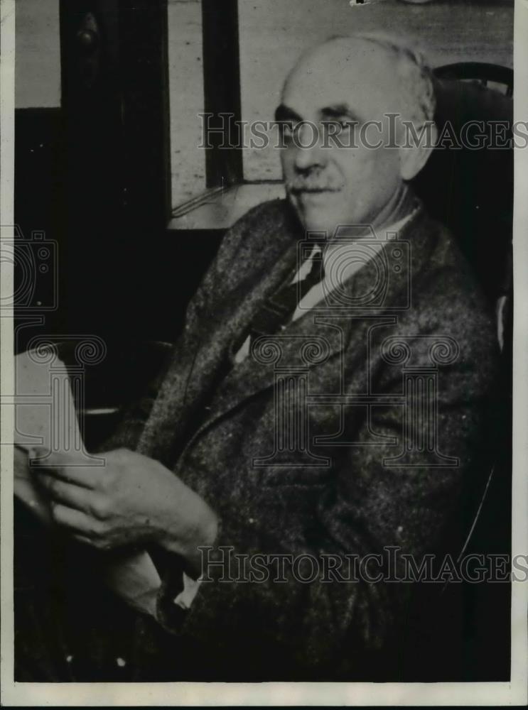 1933 Press Photo Caledonia MN Mayor FA Groezing says telephone strike to occur - Historic Images