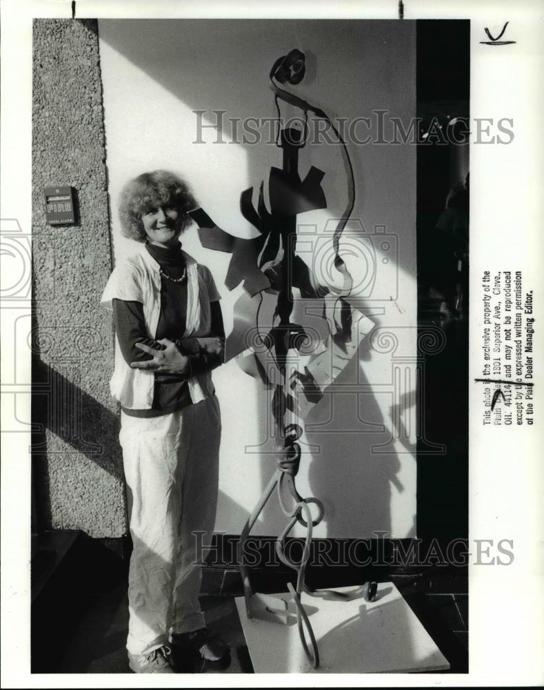 1988 Press Photo Carol Pressler at the CCC Metro Campus Art Show - cva38935 - Historic Images